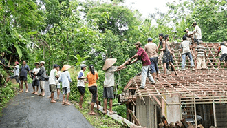 Membangun Desa Lewat Gotong Royong